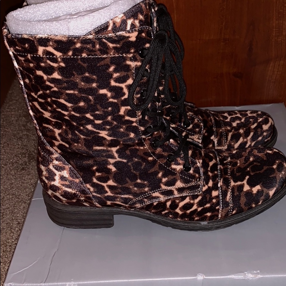 Leopard boots - Picture 2 of 3